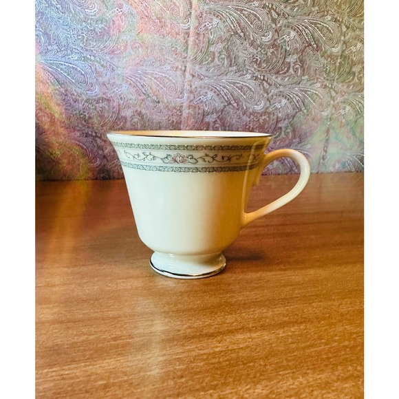 Vintage 3 1/8” footed cup Charleston by Lenox - Picture 1 of 10
